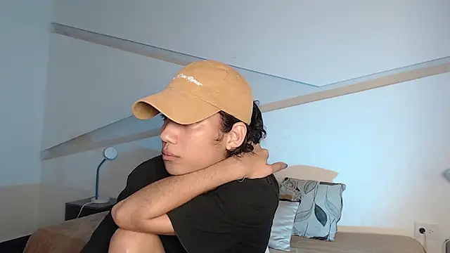 Snapshot of hot_little_bunny chatting on 10.05.25 hot little bunny online show from 10.05.25