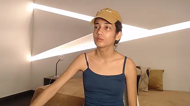 Snapshot of hot_little_bunny chatting on 10.06.25 hot little bunny online show from 10.06.25