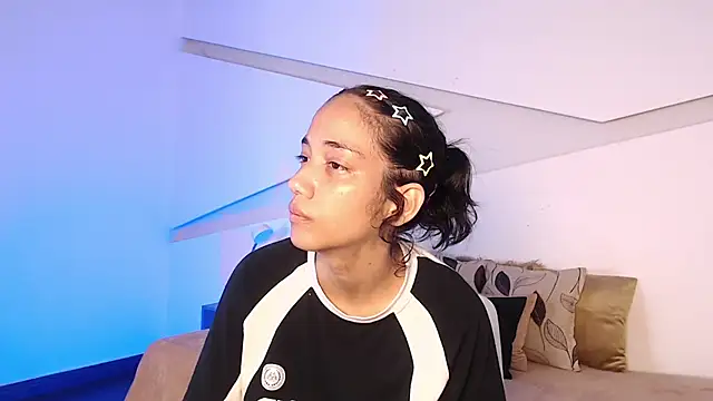 Snapshot of hot_little_bunny chatting on 10.23.25 hot little bunny online show from 10.23.25