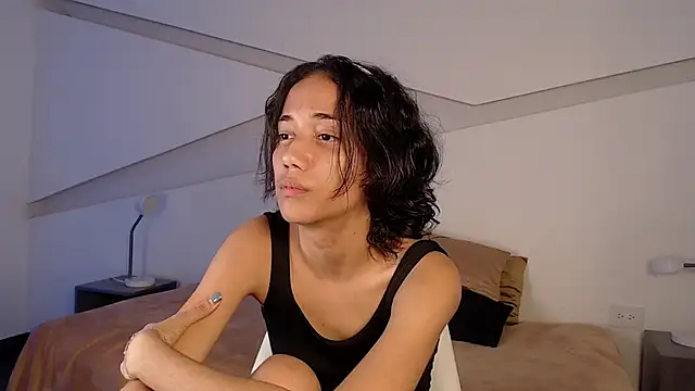 Snapshot of hot_little_bunny chatting on 11.05.25 hot little bunny online show from 11.05.25