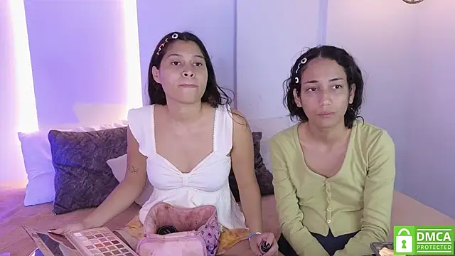 Snapshot of hot_little_bunny chatting on 11.09.25 hot little bunny online show from 11.09.25