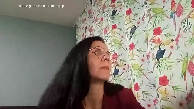 Snapshot of AlfejiRise chatting on 10.14.25 AlfejiRise online show from 10.14.25