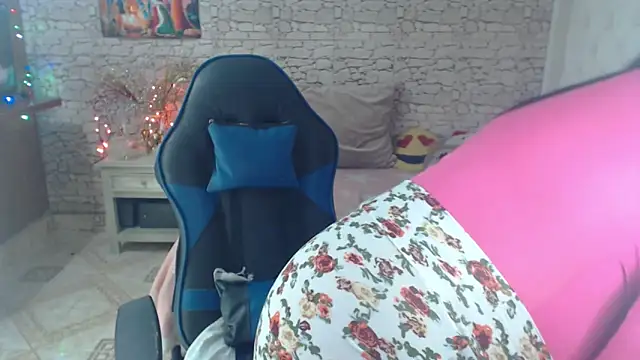 Snapshot of AlissonTyler4u chatting on 12.18.25 AlissonTyler4u online show from 12.18.25