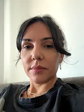 Snapshot of TaniaAmore chatting on 10.13.25 TaniaAmore online show from 10.13.25