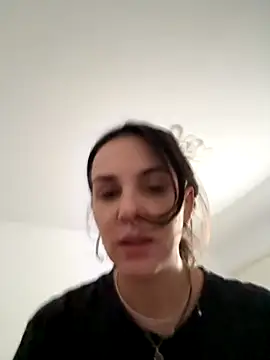 Snapshot of TaniaAmore chatting on 10.26.25 TaniaAmore online show from 10.26.25