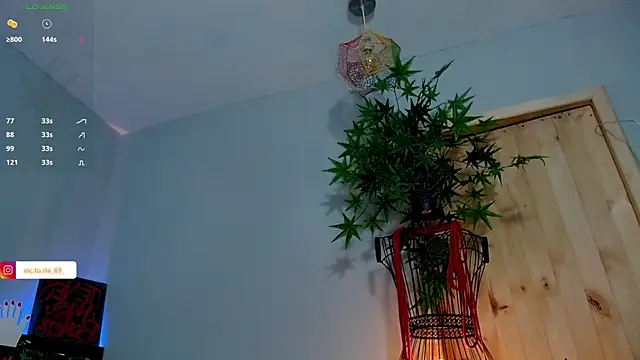 VickyJackson  online show from 12.04.24