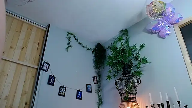 VickyJackson  online show from 03.21.25