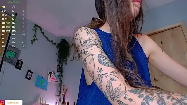 VickyJackson  online show from 10.02.25