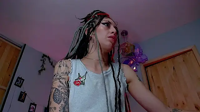 VickyJackson  online show from 11.25.25