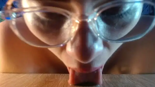 DaMikaela  online show from 10.19.25