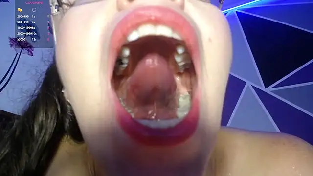 DaMikaela  online show from 11.27.25