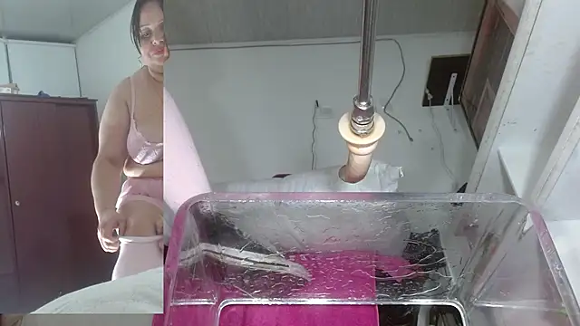 Snapshot of sammyEvans__ chatting on 10.18.25 sammyEvans online show from 10.18.25