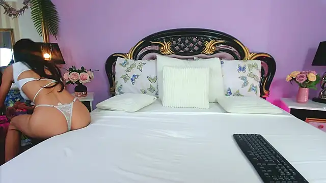 Snapshot of MyaJenson chatting on 09.18.25 MyaJenson online show from 09.18.25