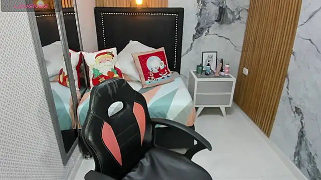 LORENADAVIES online show from 11.25.25