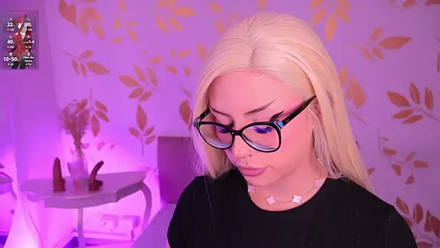 Snapshot of Misselektra__ chatting on 02.13.26 Misselektra online show from 02.13.26