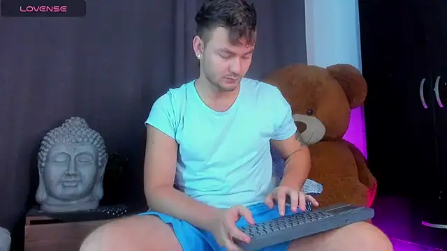 Snapshot of JacoLive chatting on 10.04.25 JacoLive online show from 10.04.25