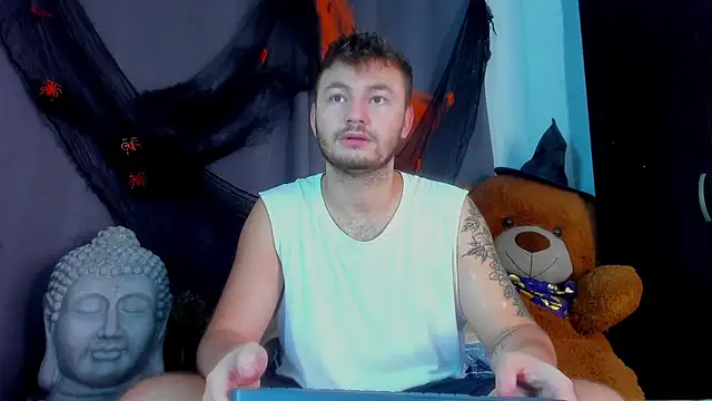 Snapshot of JacoLive chatting on 10.19.25 JacoLive online show from 10.19.25