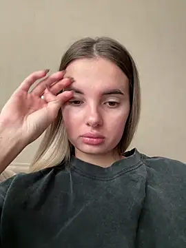 Snapshot of Donna_Evans chatting on 10.22.25 Donna Evans online show from 10.22.25