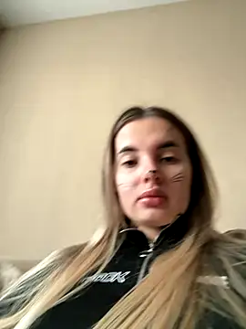 Snapshot of Donna_Evans chatting on 10.31.25 Donna Evans online show from 10.31.25