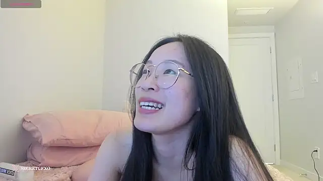 Snapshot of secretgirlfriendxo chatting on 02.04.25 secretgirlfriendxo online show from 02.04.25