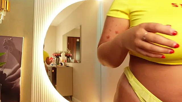 Snapshot of CelesteBailey chatting on 10.10.25 CelesteBailey online show from 10.10.25