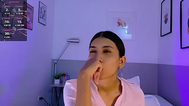 littlee emilyy  online show from 04.12.26