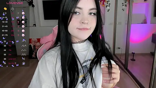 Snapshot of SelenaCute chatting on 12.13.24 SelenaCute online show from 12.13.24