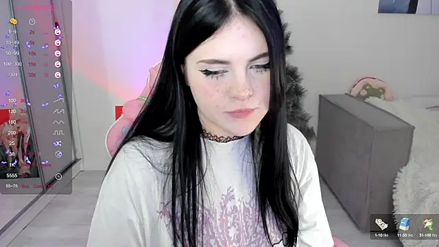 Snapshot of SelenaCute chatting on 12.20.24 SelenaCute online show from 12.20.24