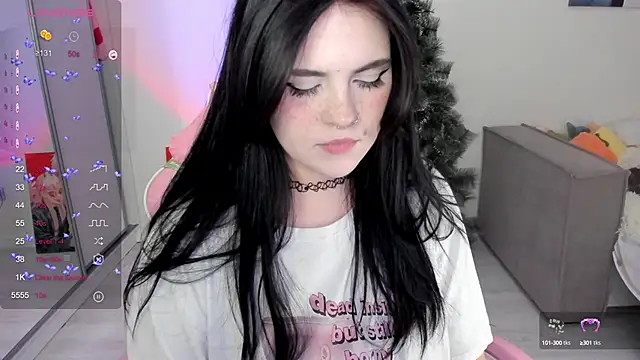 Snapshot of SelenaCute chatting on 12.27.24 SelenaCute online show from 12.27.24