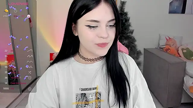 Snapshot of SelenaCute chatting on 01.02.25 SelenaCute online show from 01.02.25