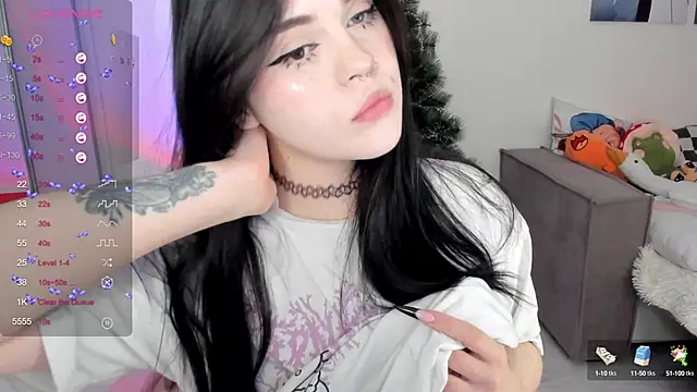 Snapshot of SelenaCute chatting on 01.09.25 SelenaCute online show from 01.09.25