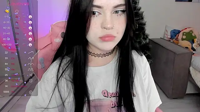 Snapshot of SelenaCute chatting on 01.15.25 SelenaCute online show from 01.15.25