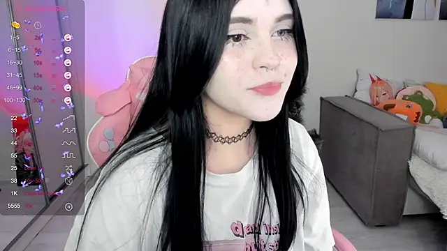 Snapshot of SelenaCute chatting on 01.17.25 SelenaCute online show from 01.17.25