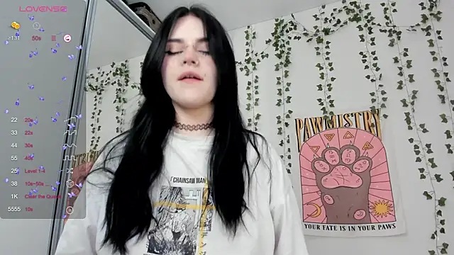 Snapshot of SelenaCute chatting on 02.11.25 SelenaCute online show from 02.11.25