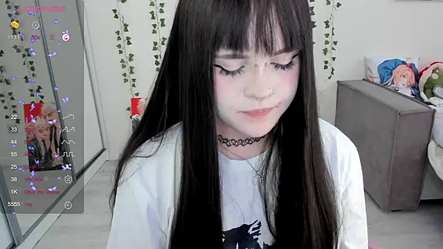 Snapshot of SelenaCute chatting on 02.25.25 SelenaCute online show from 02.25.25