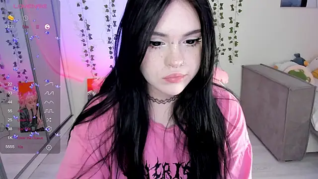 Snapshot of SelenaCute chatting on 02.27.25 SelenaCute online show from 02.27.25