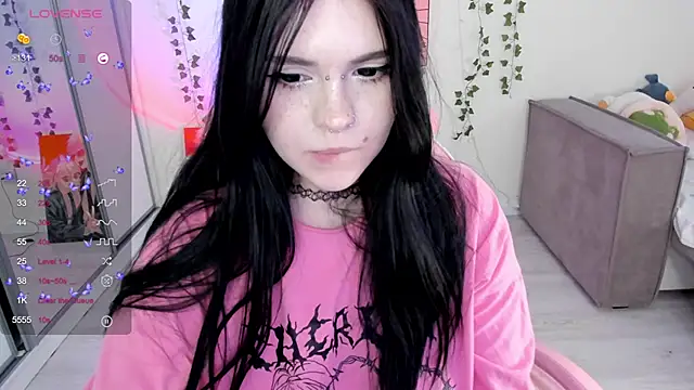 Snapshot of SelenaCute chatting on 02.27.25 SelenaCute online show from 02.27.25