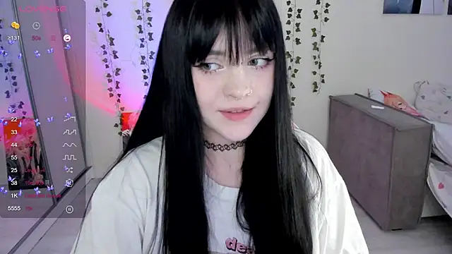 Snapshot of SelenaCute chatting on 03.04.25 SelenaCute online show from 03.04.25