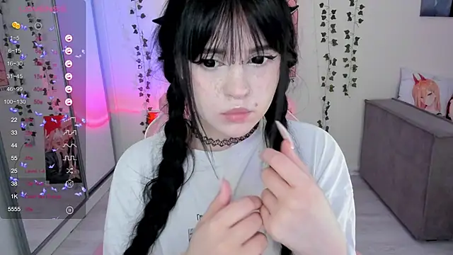 Snapshot of SelenaCute chatting on 03.07.25 SelenaCute online show from 03.07.25