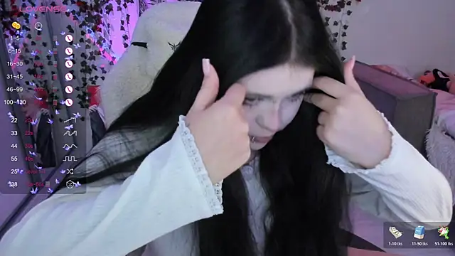 Snapshot of SelenaCute chatting on 10.23.25 SelenaCute online show from 10.23.25