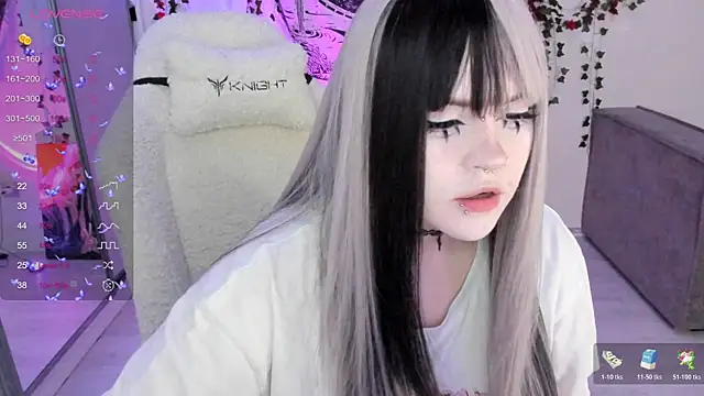 Snapshot of SelenaCute chatting on 11.03.25 SelenaCute online show from 11.03.25