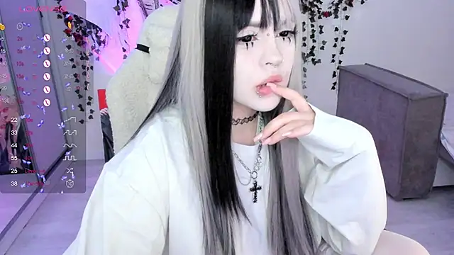 Snapshot of SelenaCute chatting on 11.09.25 SelenaCute online show from 11.09.25