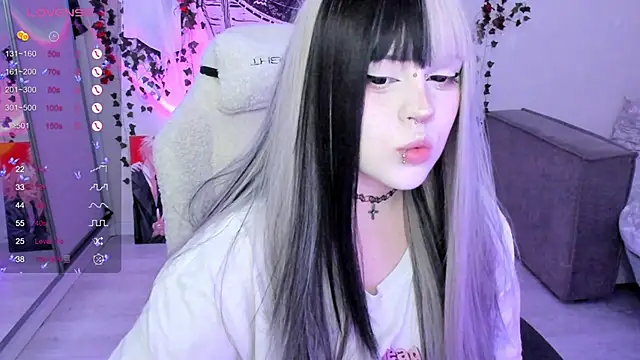 SelenaCute online show from 11.23.25