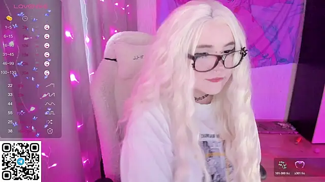 SelenaCute online show from 04.25.26