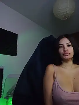 Snapshot of AnnaQueen chatting on 10.13.25 AnnaQueen online show from 10.13.25