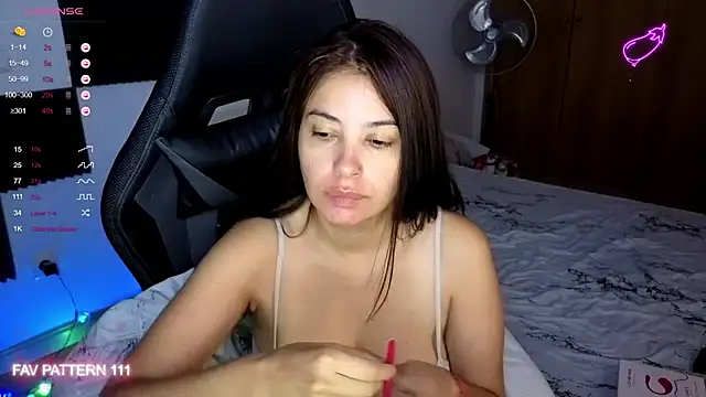 Snapshot of AnnaQueen chatting on 08.04.26 AnnaQueen online show from 08.04.26