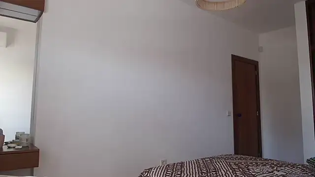 Snapshot of SexyandMarried1 chatting on 11.06.25 SexyandMarried1 online show from 11.06.25