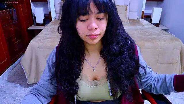 laureentt  online show from 10.03.25