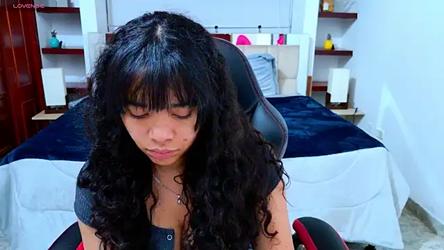 laureentt  online show from 10.20.25