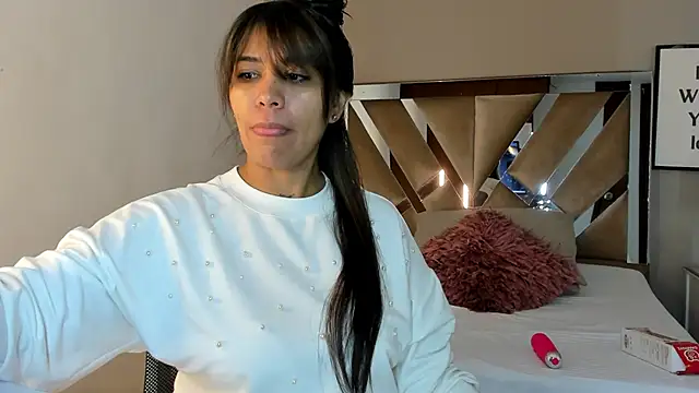 Snapshot of sharlott18 chatting on 12.22.24 sharlott18 online show from 12.22.24